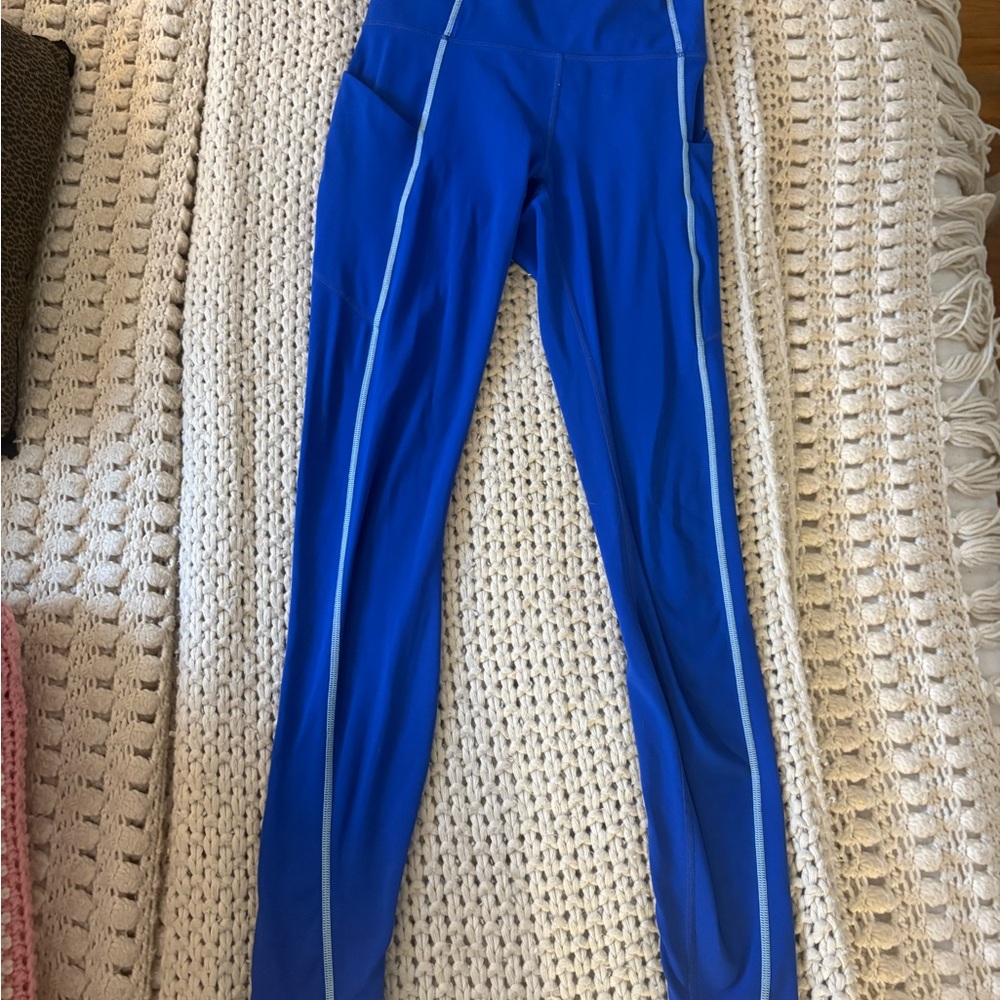 Blue Fabletics leggings either pockets.